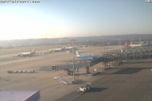 Аэропорт Штутгарта из здания аэровокзала, Германия - веб камера