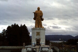 Буддийский памятник Нитирен, Ниигата, Япония