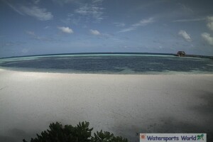 Панорамный вид на пляж острова Олувели, Мальдивы - веб камера