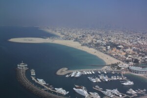 Вид с отеля Бурдж Аль Араб на север, Дубай, ОАЭ