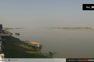 Река Меконг и пирс, Мукдахан, Таиланд - веб камера