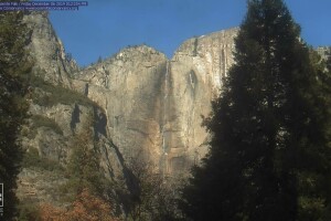 Водопад в парке Йосемити, Калифорния, США - веб камера