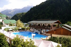 Гриль-бар BarBQ, Гранд Отель Поляна, Горнолыжный курорт Газпром, Сочи - веб камера