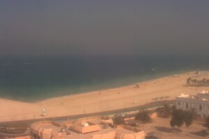 Пляж Умм-Сукейм, вид на север, Дубай, ОАЭ