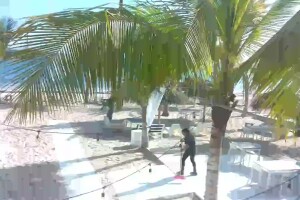 Пляж Баваро из ресторана Huracan Cafe, Пунта Кана, Доминиканская Республика - веб камера