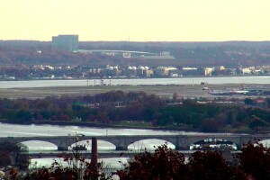 Вид на город и аэропорт, Вашингтон Ди Си, США - веб камера