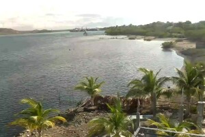 Залив Баия-де-лас-Кальдерас, пляж Салинас (Playa Salinas), Доминиканская Республика - веб камера